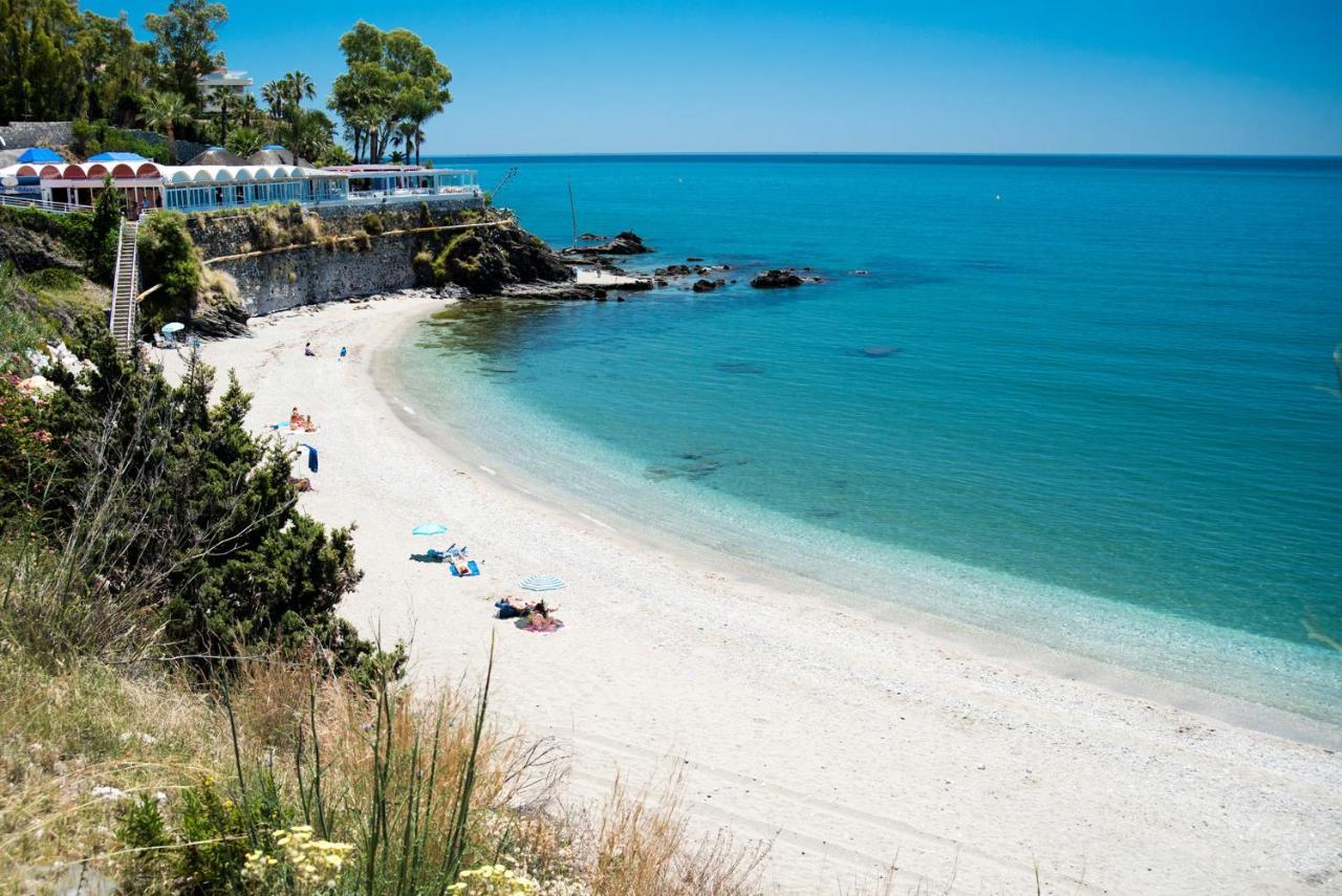 Timon Ii, Luxury 3 Bedroom Beachside Benalmadena